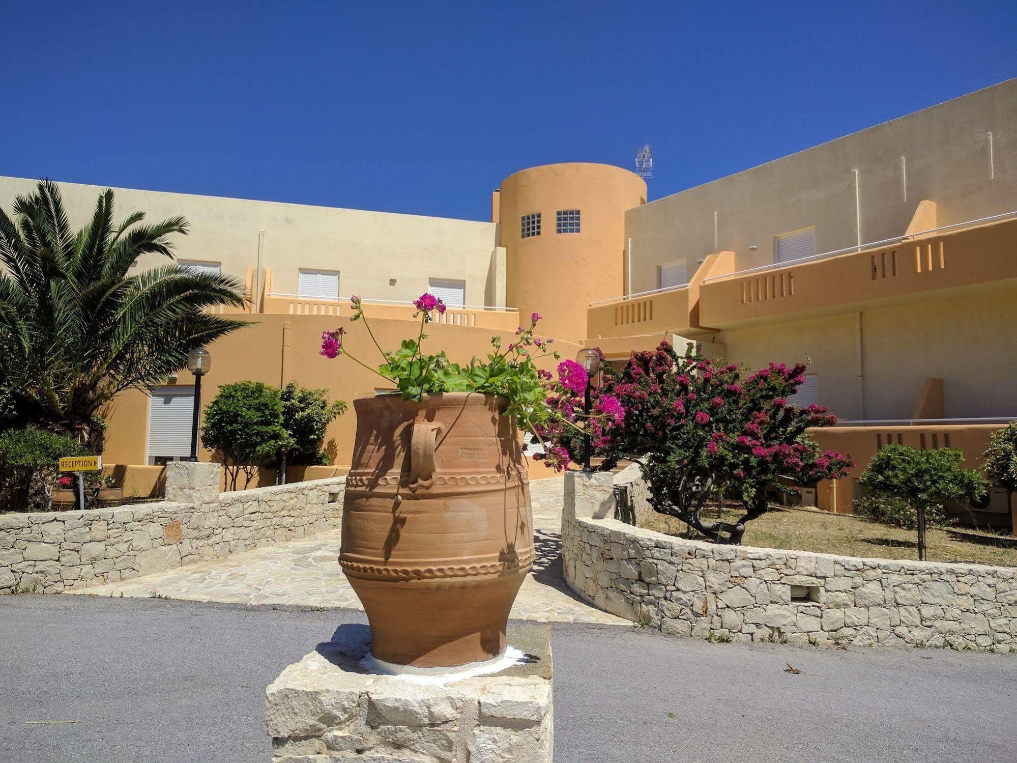 Hotel Sea Breeze Sitía Extérieur photo