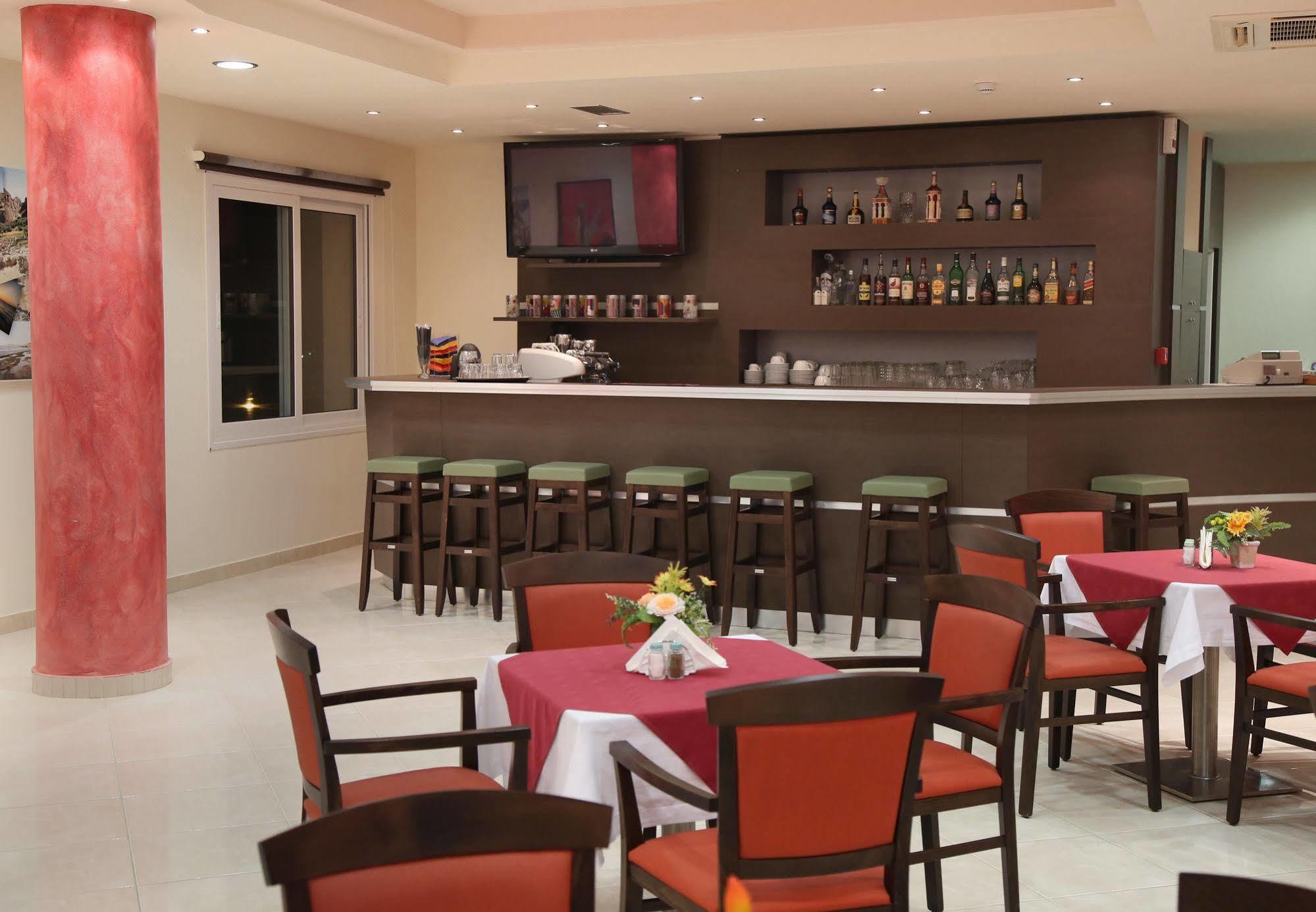 Hotel Sea Breeze Sitía Extérieur photo