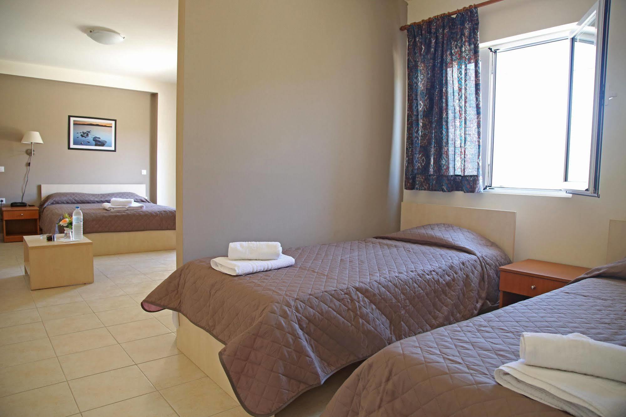Hotel Sea Breeze Sitía Extérieur photo